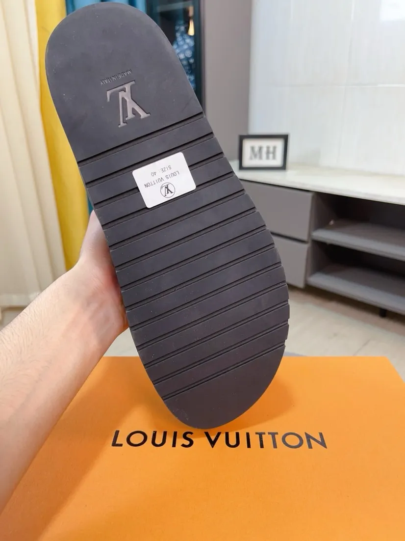 Men's shoes 💰300🌹🌹【LV】Multi-color new men's slippers, original top quality version, original special frosted cowhide➕sheepskin inner and side, non-slip combination sole, more stable walking, more comfortable and lightweight, high-end and generous, size: 38~44